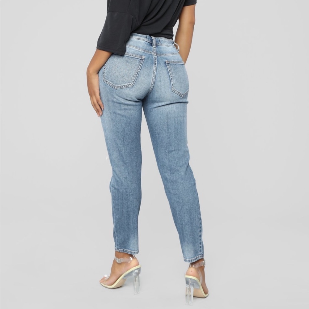 Sold ⭕️Fashion Nova High Rise Mom Jeans - Picture 3 of 4